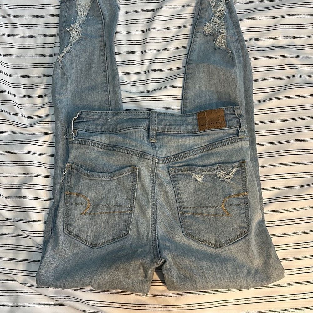 American Eagle Super Strech Size 2. Waist: 24, Inseam: 24 inches